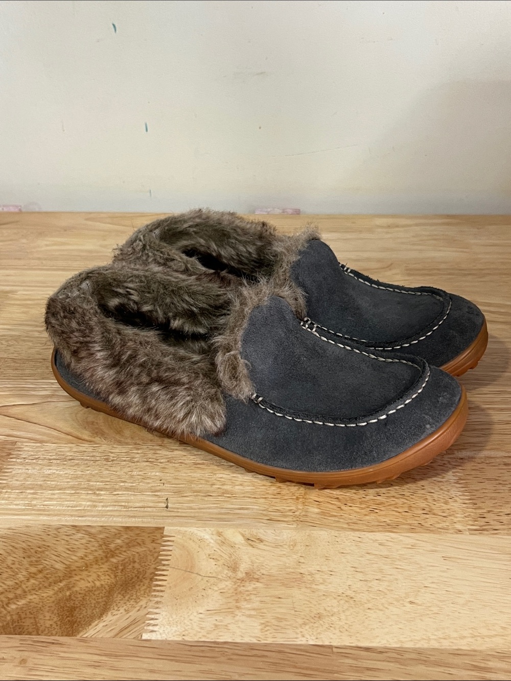 Columbia woman’s Minx Omni-Heat slipper size 9